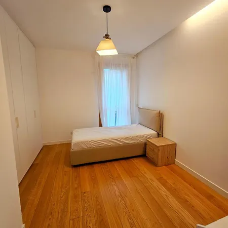 Apartment 3-bedroom - Sleeps 7 - With Gym Milan