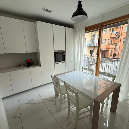 3-bedroom - Sleeps 7 - With Gym Apartment