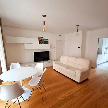 3-bedroom - Sleeps 7 - With Gym * ميلان