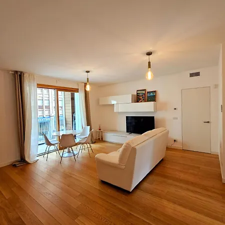 3-bedroom - Sleeps 7 - With Gym شقة ميلان