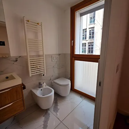 3-bedroom - Sleeps 7 - With Gym Апартаменты Милан